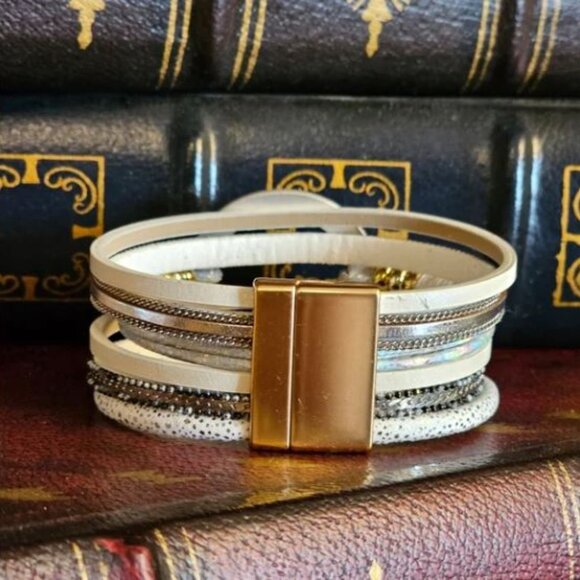 Bohemian White Silver Tone Circle Pendant Magnetic Bracelet - Picture 2 of 3